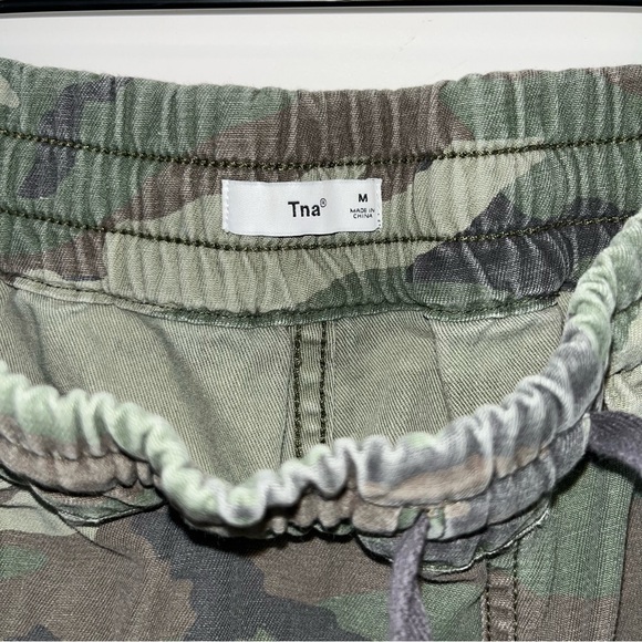 TNA Camo Alix Pants with Relaxed Fit and Elastic Waistband Size M - Picture 5 of 6